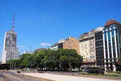 Avenue caractéristique de Buenos Aires