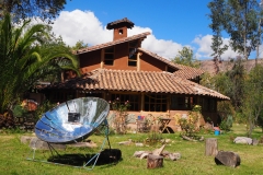 La maison et le four solaire