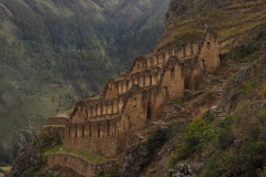 Les anciens greniers Inca à Ollantaytambo